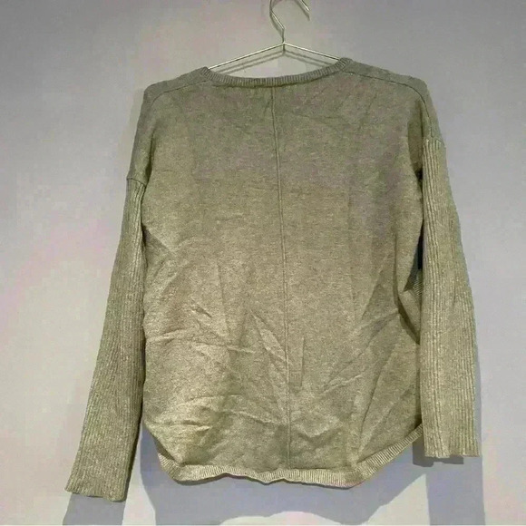 Denver Hayes women’s  sweater - Picture 2 of 4